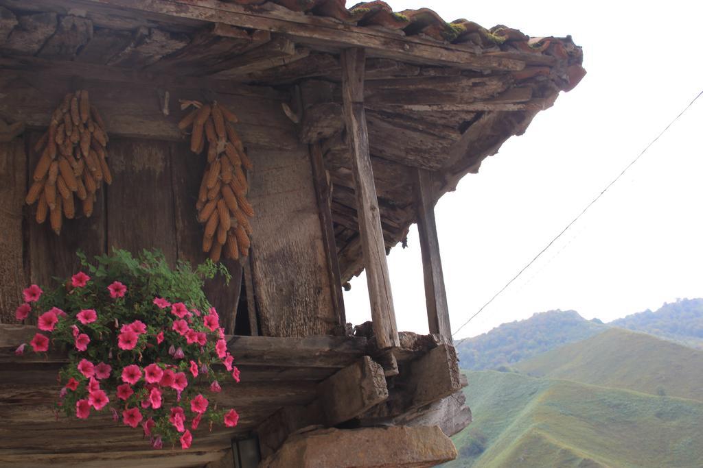 El Colladin Guest House Llerices Стая снимка