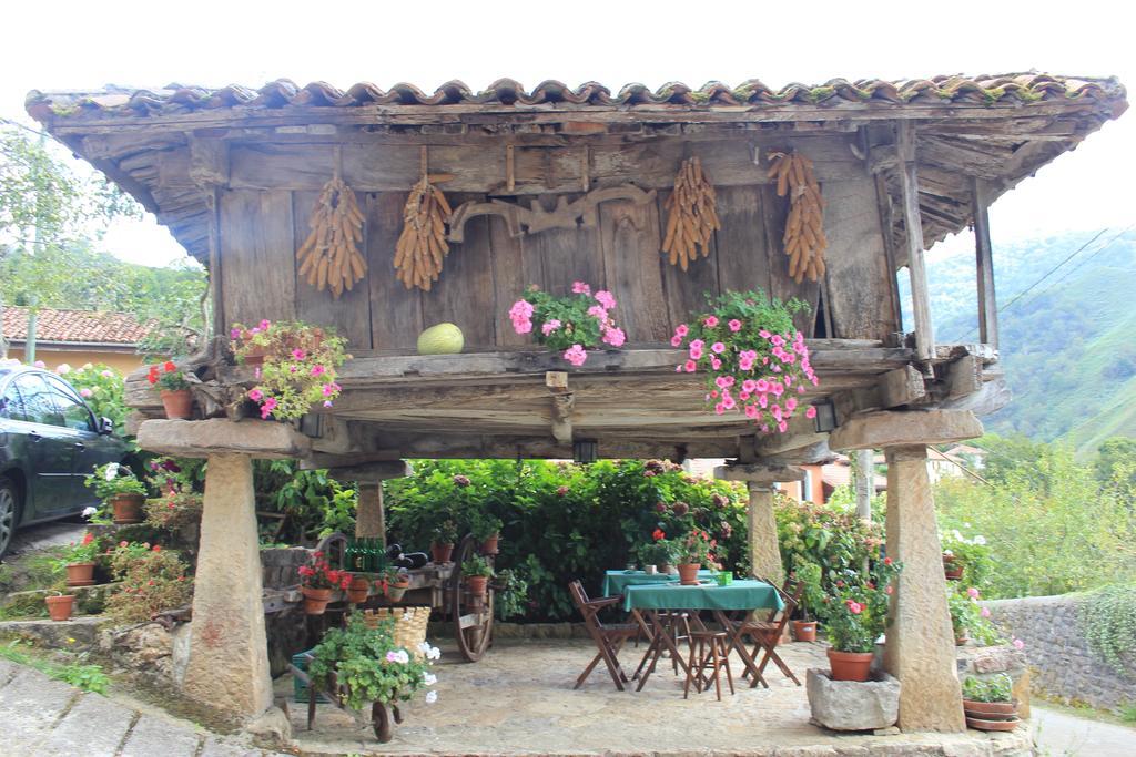 El Colladin Guest House Llerices Стая снимка